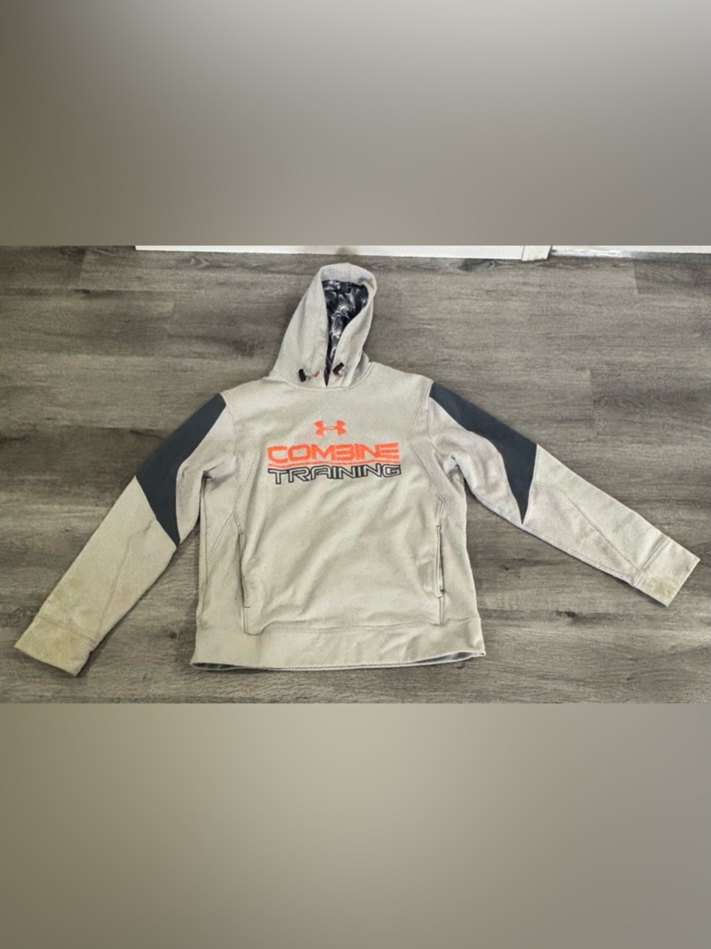 Men’s Under Armour Sweatshirt Size Medium